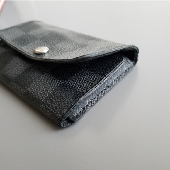 LV Graphite Key Holder (Louis Vuitton) - Picture 4 of 11